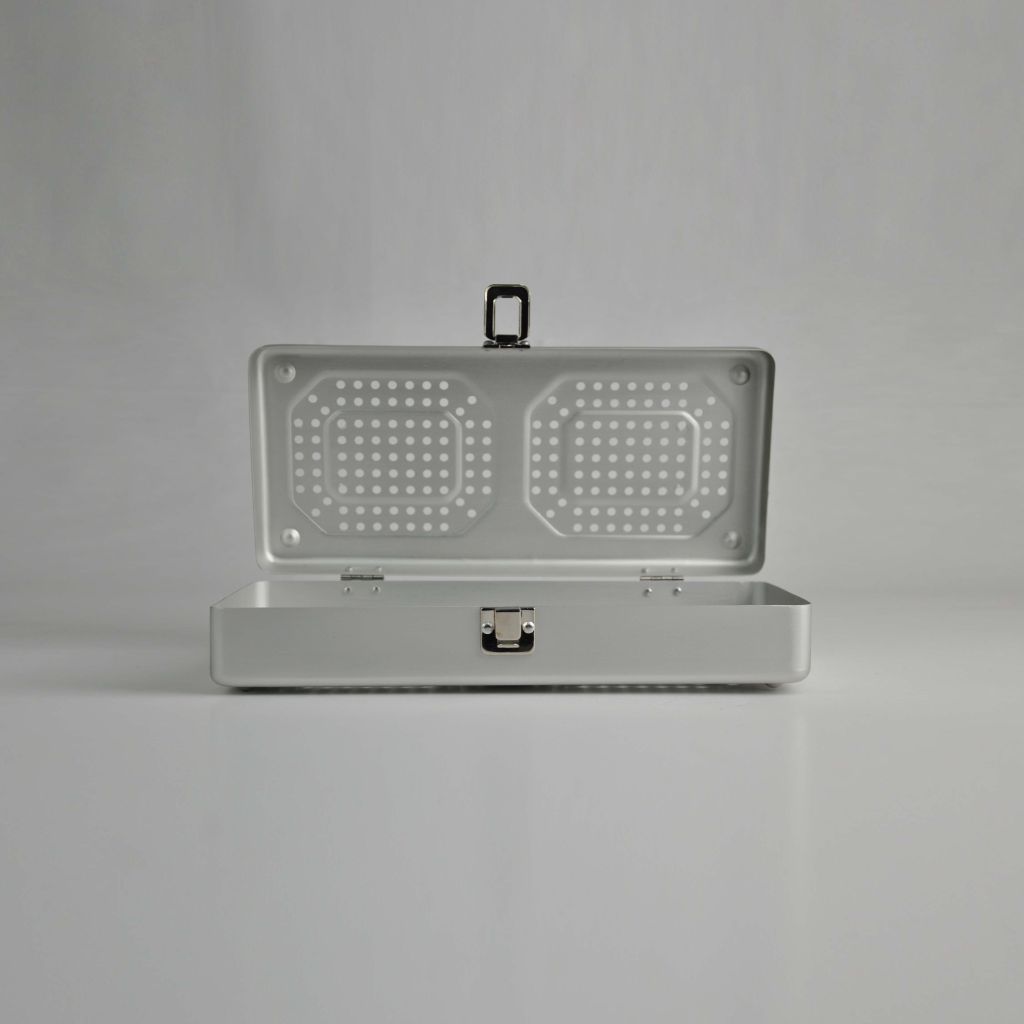 Containers for sterilisation of implants - 8