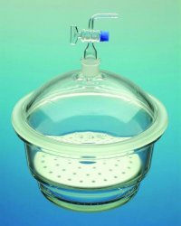 Exsiccator with plastic inlet, shut-off valve, porcelain cartridge