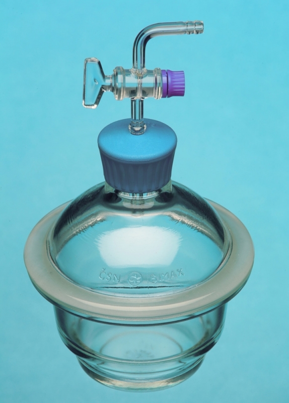 Exsiccator with outlet tube for grinding, shut-off valve