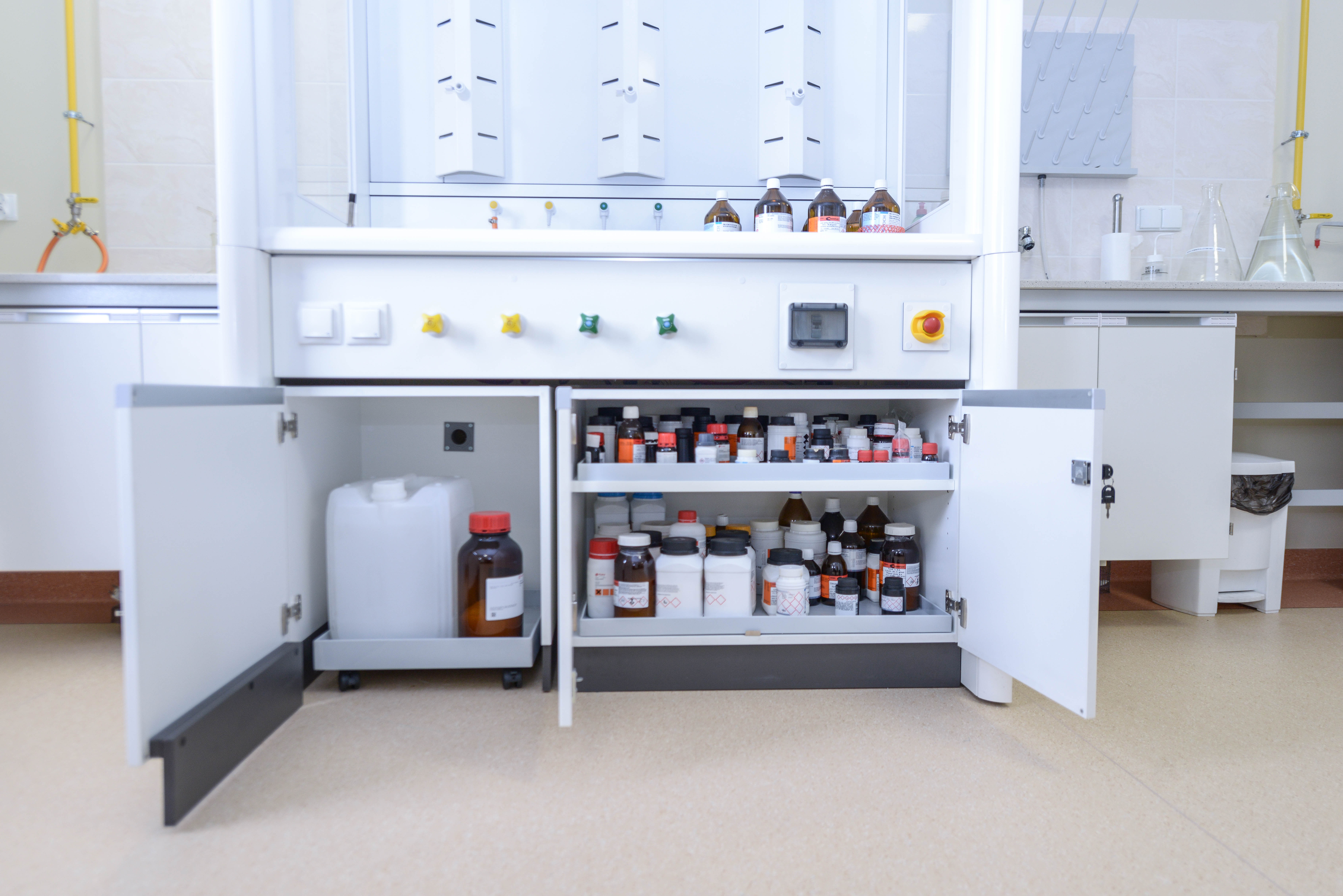 LabAirTec S3 fume hoods - 3