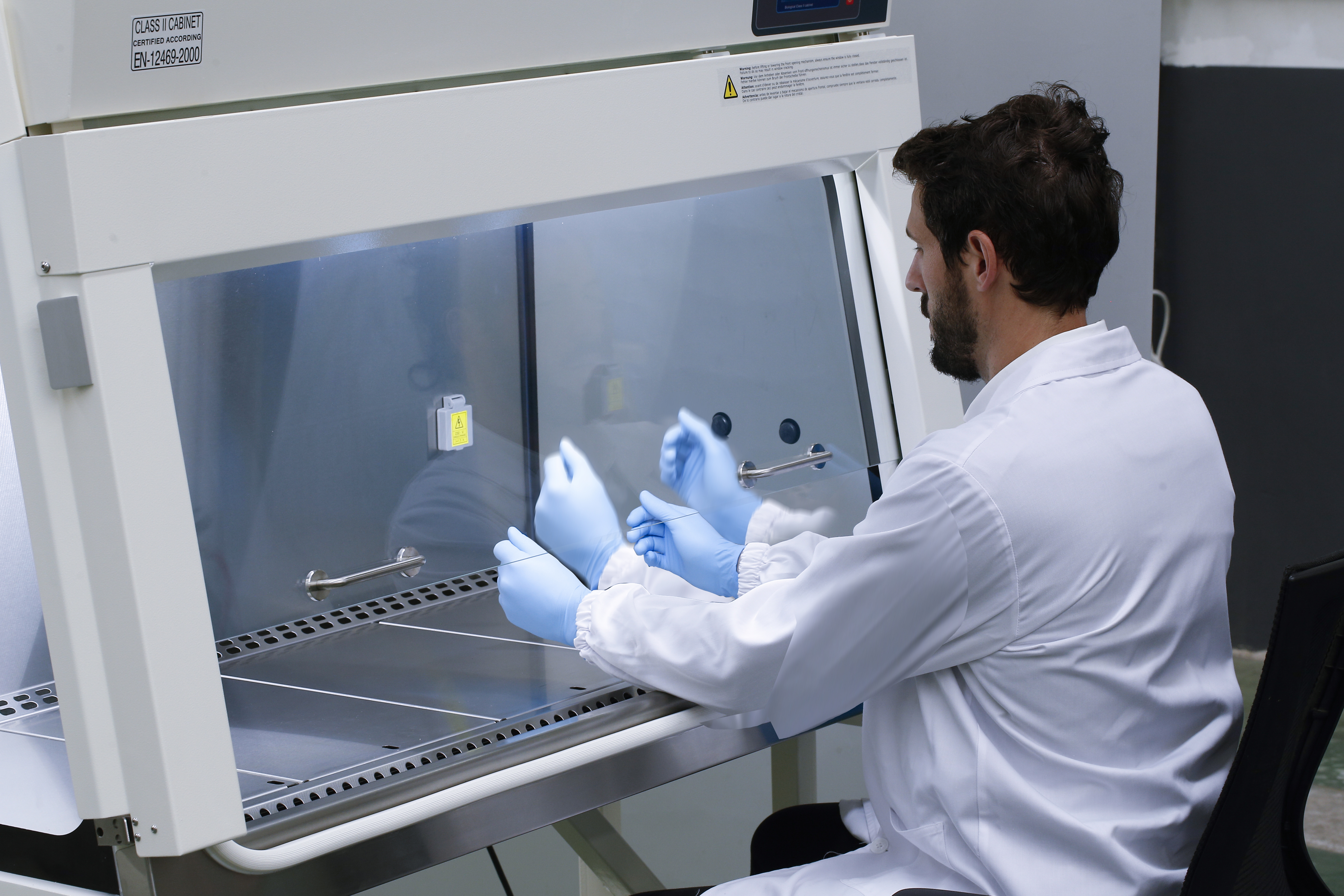 Komory laminarne Bio II Advance Plus II klasy bezpieczeństwa z ręczym przesuwaniem szyby frontowej - 3